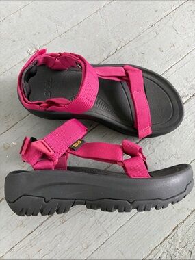 TEVA HURRICANE XLT2 AMPSOLE Hit pink platform trail sandal size 6
